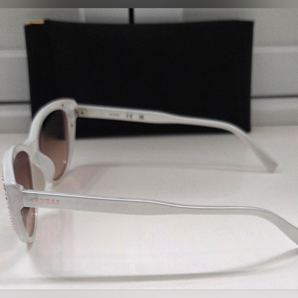 NWT Guess White Cat Eye Sunglasses Rhinestone Trim Pink Gradient Lenses - Picture 8 of 11
